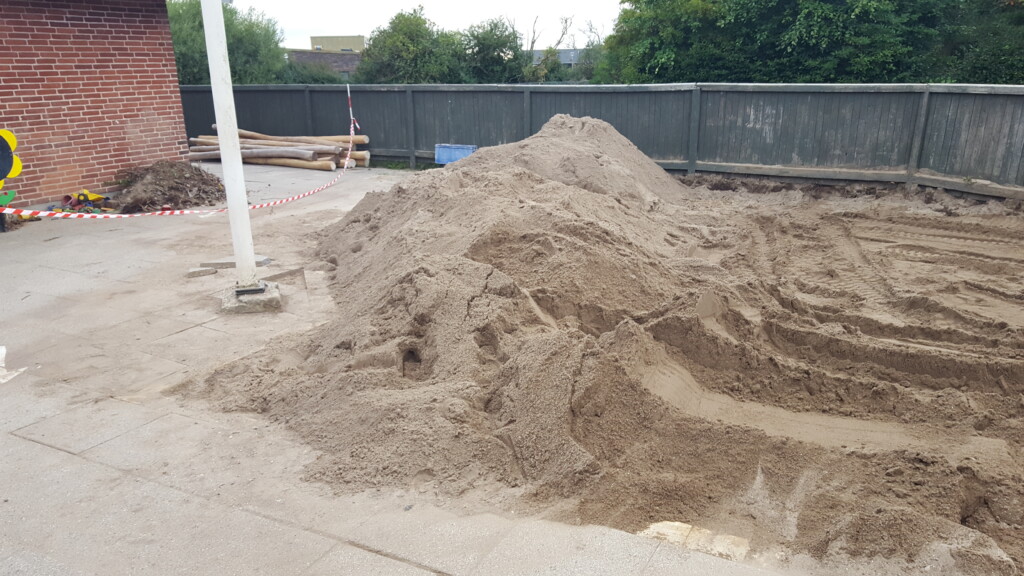 Renset sandkasse sand Som nyt sand i sandkassen